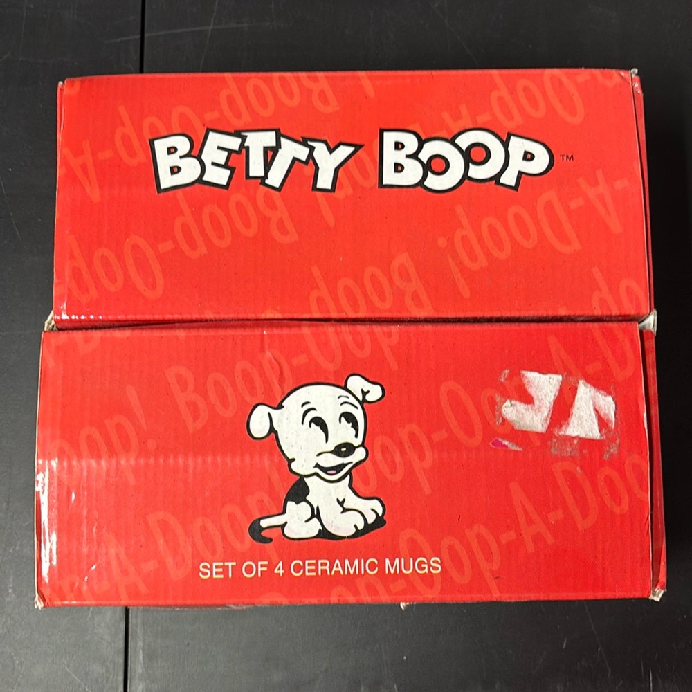 Betty Boop set of 4 12 oz ceramic mugs!